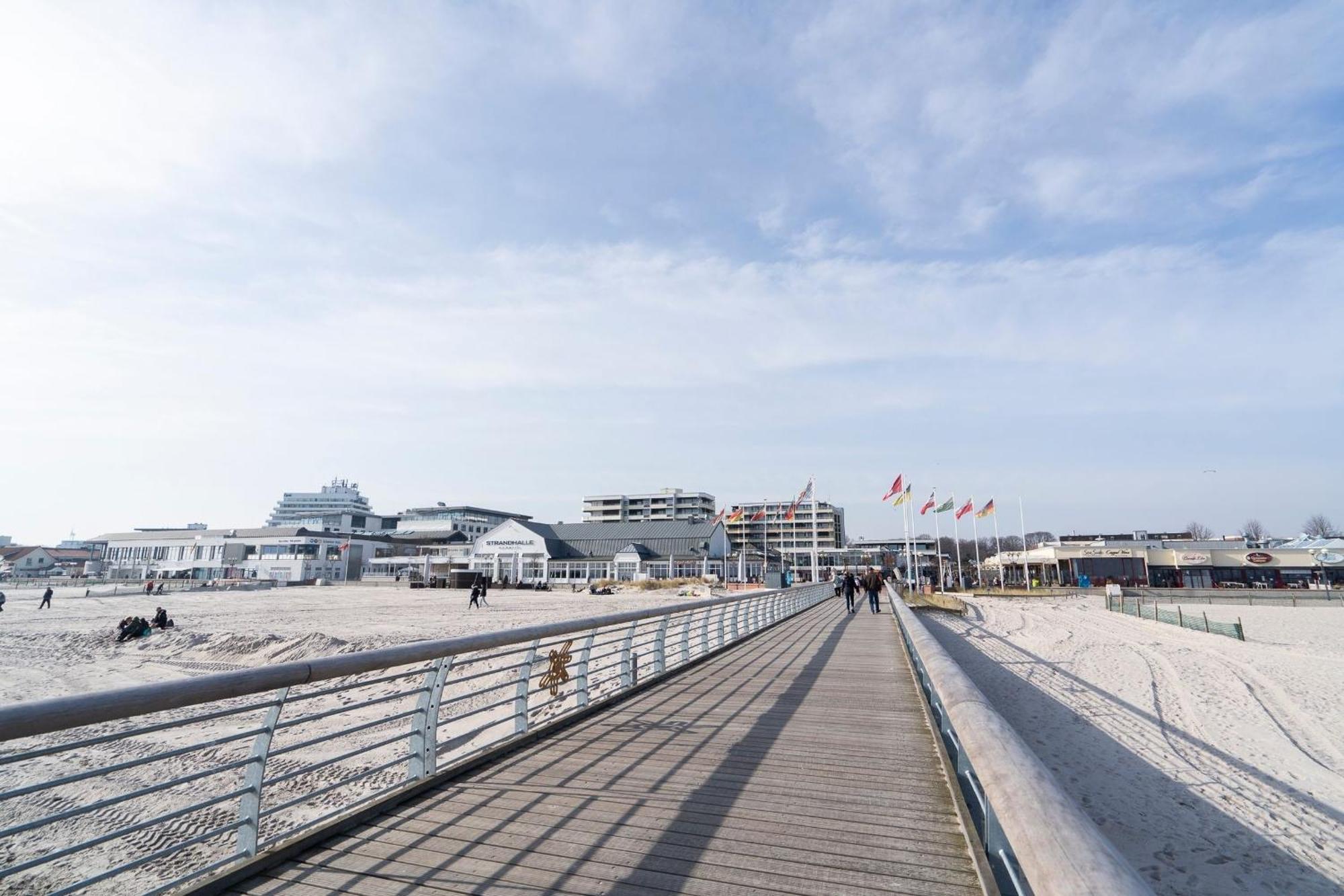 Groemitz Center Blick Seebruecke Екстер'єр фото